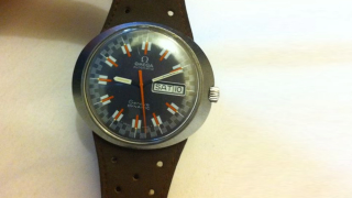 Illustration for article titled 5 Vintage Race Watches To Gift Before They're Gone